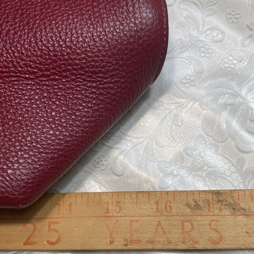 COACH lg. w/2 straps, front zip pocket w/zip & lock, tag on gt chain - Picture 6 of 14